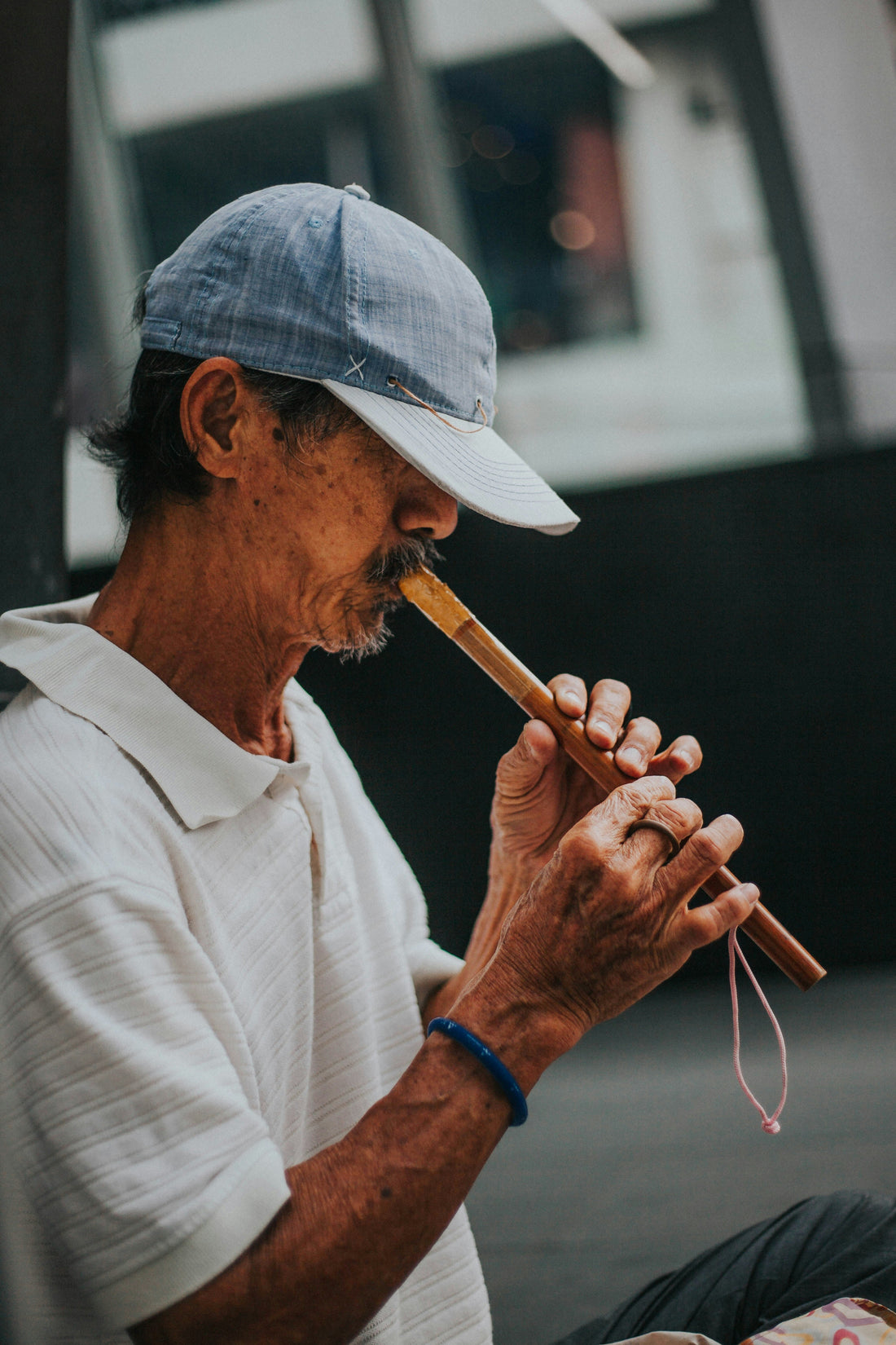 Relato 50. El vecino y sus canciones